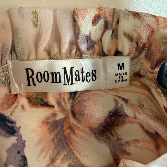 Room Mates pink metallic accents size medium floral blouse w/ puff cap sleeves - Picture 3 of 6